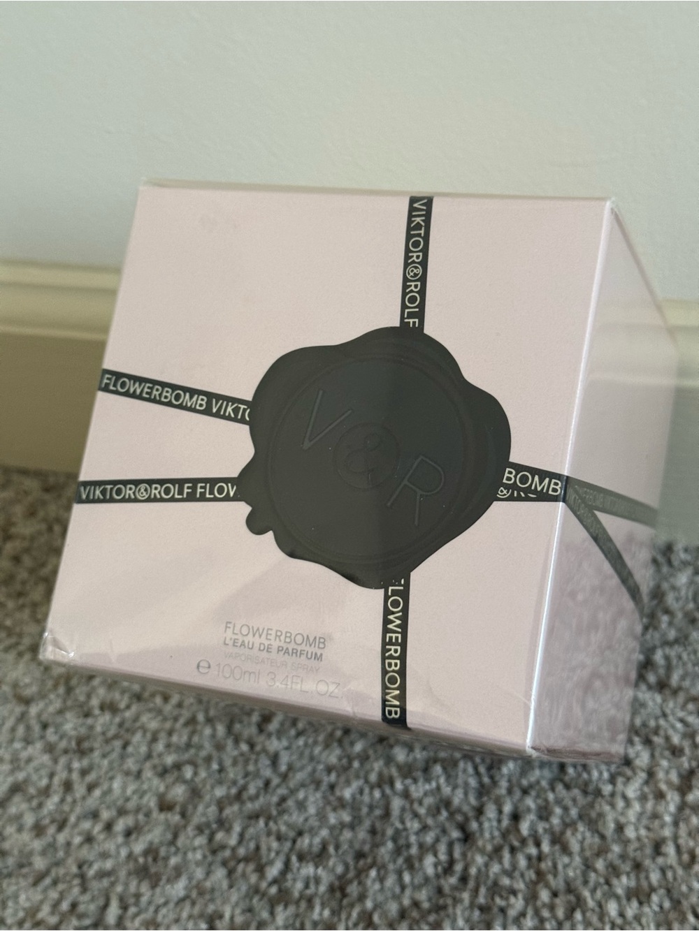 Viktor&Rolf Flowerbomb - Picture 2 of 2
